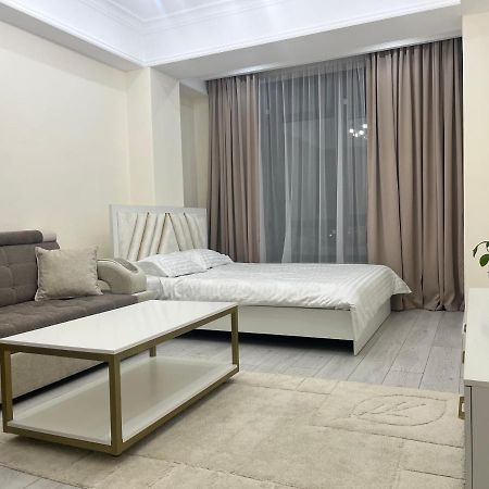 Апартамент Кристалл Bișkek Exterior foto